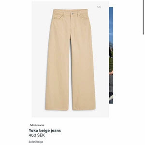 Beige yoko jeans  - Säljer dessa beige yoko jeans i stl 24 från monki! Jeansen är använda några gånger men är fortfarande i god skick! Enligt mig är jeansen för korta för mig  (jag är 170cm). 