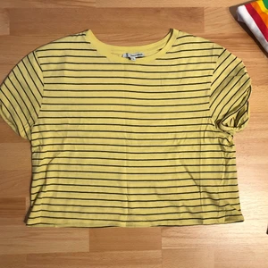 yellow and black stripped crop top - super nice striped crop top. a bit older but kept in good care so it’s basically in new condition:) 