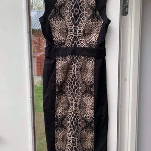 Ursnygg klänning xxs-s - Ursnygg klänning. Står storlek 10 på den. Passar nog xxs-s ingen stretch