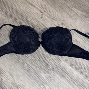 Super fin bh - Säljer denna fina bh då den aldrig kommit till användning.  Hör av dig vid frågor eller fler bilder