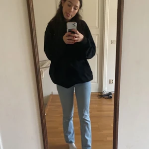 Levis 501 vintage jeans - Raka Levis 501, mammas gamla jeans från kanske 90-talet. Säljer dom pga små i midjan. Skulle nog säga storlek XS, passar bra i längden på mig som är 175. Köp direkt för 300 eller buda från 200