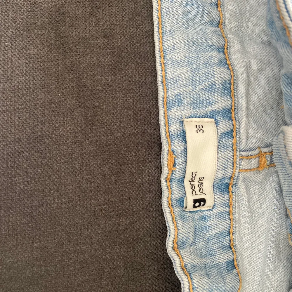 Blå Jeans kjol från Gina tricot använder inte längre . Kjolar.