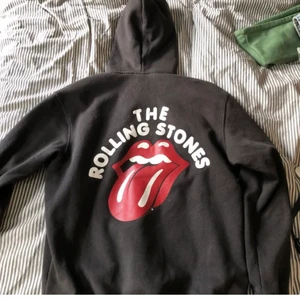 Svart hoodie - Från hm, jättebra skick!