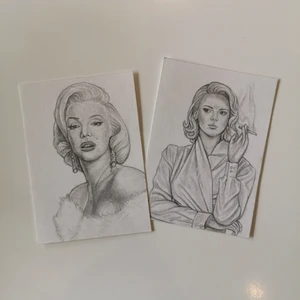 A6 porträtt  - Gör små A6 porträtt i Blyerts. Skicka mig bilden du vill ha avritad 💕 kan också göra i färg och större storlek för en lite högre kostnad 💖 10.5 x 14.8 cm