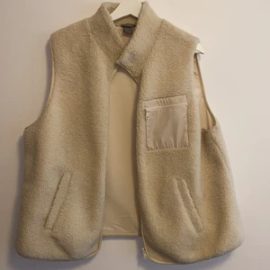 Väst, ull  - Super snygg väst perfekt för våren! Priset går att diskuteras vid intresse💕 önskas fler bilder kontakta mig! 