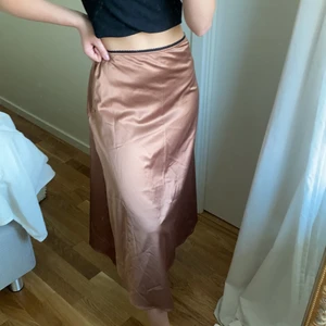 Superfin kjol, knappt använd 💕 - Jättefin, perfekt skick! Kommer tyvärr inte till användning längre. 