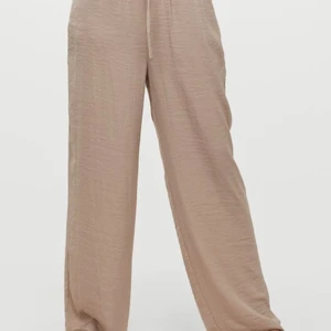 Linne byxor  - Använda 1 gång men de är för små för mig.  Buda från 150kr inkl frakt på 66kr