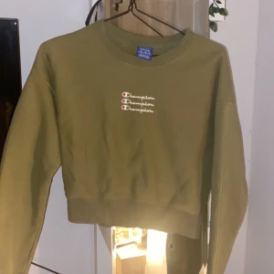 Grön Champion tröja💚 - Fin grön Champion tröja i storlek M!💚skriv till mig privat om du är intresserad! 