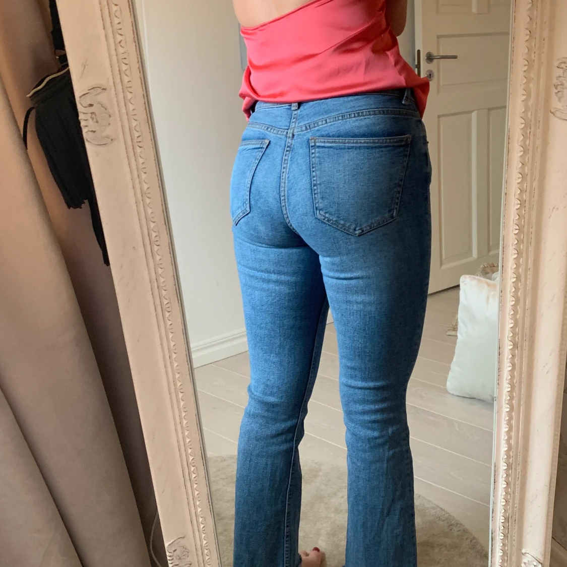 Korta utsvängda jeans!!! - 90