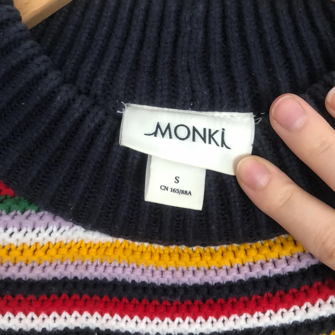 Stickad tröja från monki - 91