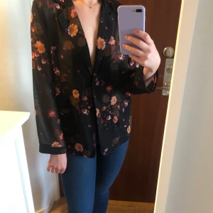 Transparent skjorta  - Skjorta köpt på zara, normal i storleken