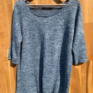 Blå tröja soul river stl M - Mammas gamla tröja som är i toppen skick och super fin blå färg, den har stolek M och är mycket bekväm 