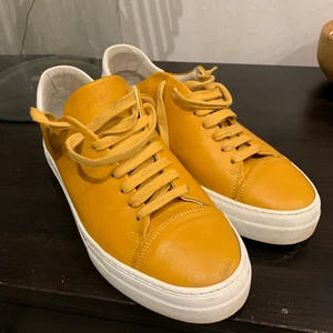 Jim Rickey sneakers - Sneakers i bra skick! Det är 42:or men passar mer 43. Frakt tillkommer. 