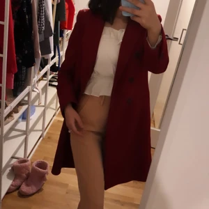 Byxa - Helt ny byxa från Bik Bok i storlek 36. Finns även i vit färg/samma storlek. 