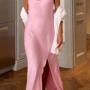 Jättefin rosa klänning ifrån zara