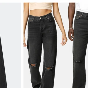 Straight leg jeans - Jättesnygga straight leg jeans från junkyard som jag nu säljer pga att jag tröttnat lite på dom🤍 använda ett par gånger men i fint skick 🤍 