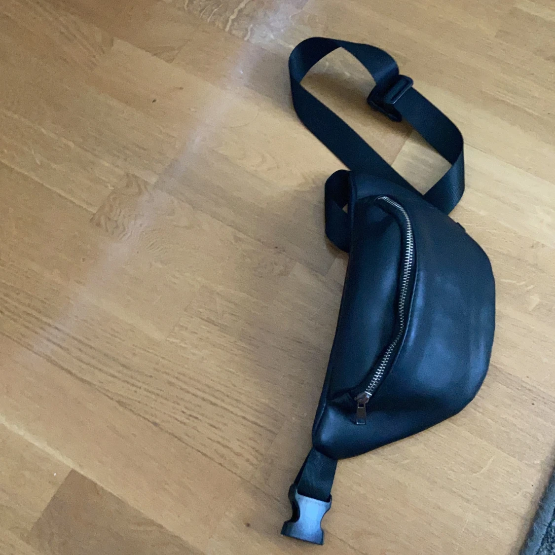 Svart magväska - 91