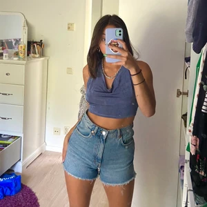Jeans shorts - Säljer dessa sprillans nya shortsen från Monki då jag köpte en för liten storlek.🥰🥰