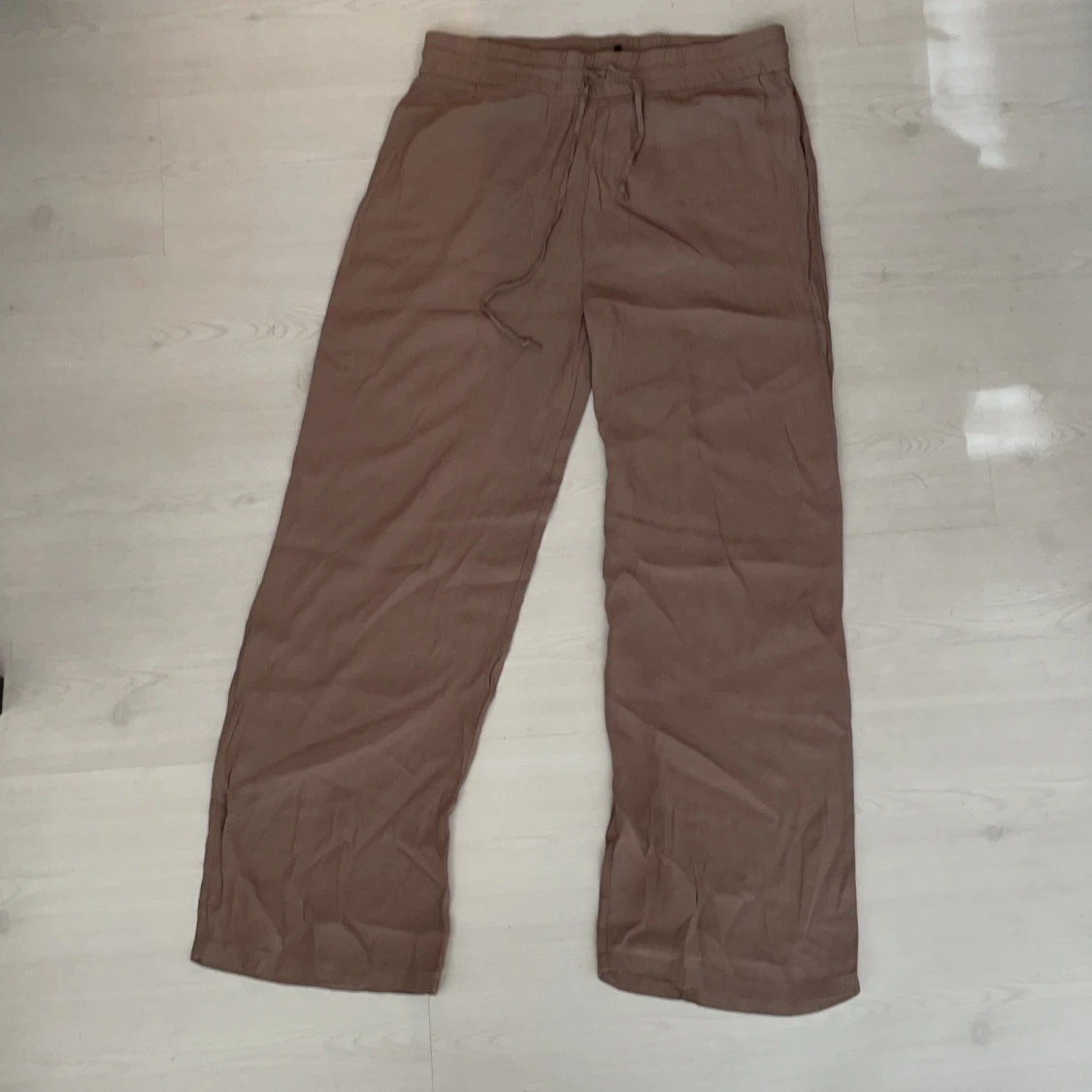 Luftiga Bruna Byxor - strl: M  - 90