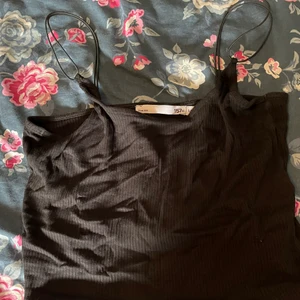 Linne  - Ett basic linne väldigt fint. Säljer då jag tycker den är litte kort för min del