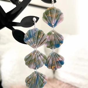 Örhängen  - Örhängen av glitter lera