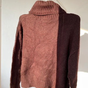 Stickad tröja - Brun stickad tröja från new look som är helt oanvänd.