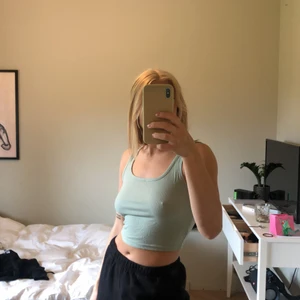 Linne - Gulligt linne i grön aktig färg, skönaste materialet!!