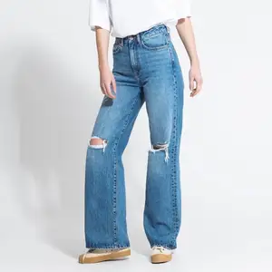 Helt oanvända jeans från Lager 157. Modellen heter Boulevard och det är storlek S. Säljer på grund av att de är för korta för mig. Kan mötas upp i Stockholm annars står köparen för frakten.💘