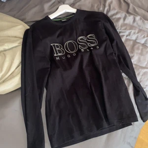 Hugo boss - Hugo boss sweatshirt men lite mer som en långärmad T-shirt ganska tunt och stretchigt material storlek S