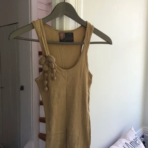 Zara linne, strl M - Stretchigt linne från Zara, storlek M men passar även S. Blomman är avtagbar 🪷🩶