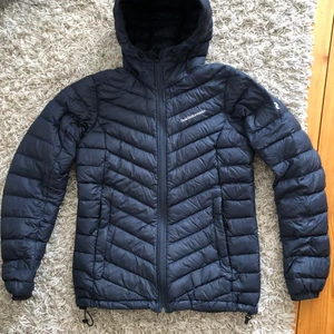 Helt ny peak performance jacka i strl s - Hel insvängd peak performance jacka, säljer pga för liten. 