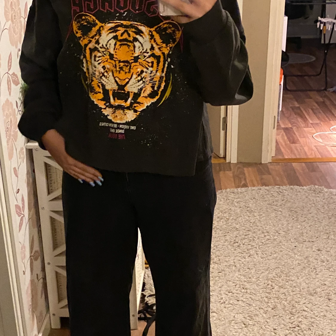 Jag säljer en sweatshirt i storlek L - 90