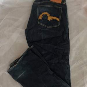 skott balla evisu jeans 🤩🤩säljer pga att dom ej kommer till användning. köpt för 900kr på tradera! Buda eller köp direkt för 800+frakt ❤️