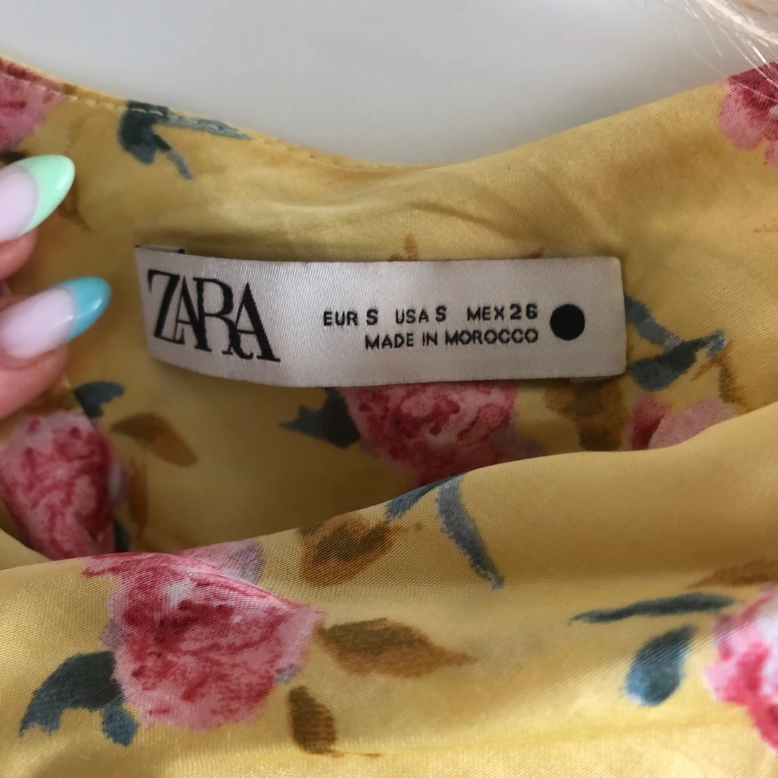 Zaraklänning siden - 90