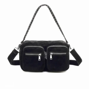 Noella väska - Säljer min jättefina väska från Noella i den stora modellen, super bra skick💕