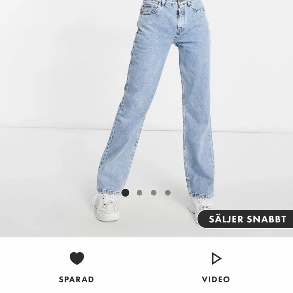 Slutsålda superfina nya midrise jeans från ASOS, säljer då det är lite för små för mig!😩 De är verkligen perfekt höjd i midjan om man tycker om lite lägre jeans!! 😍😍. Jeans & Byxor.