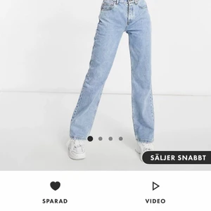 Mid Rise jeans blåa  - Slutsålda superfina nya midrise jeans från ASOS, säljer då det är lite för små för mig!😩 De är verkligen perfekt höjd i midjan om man tycker om lite lägre jeans!! 😍😍