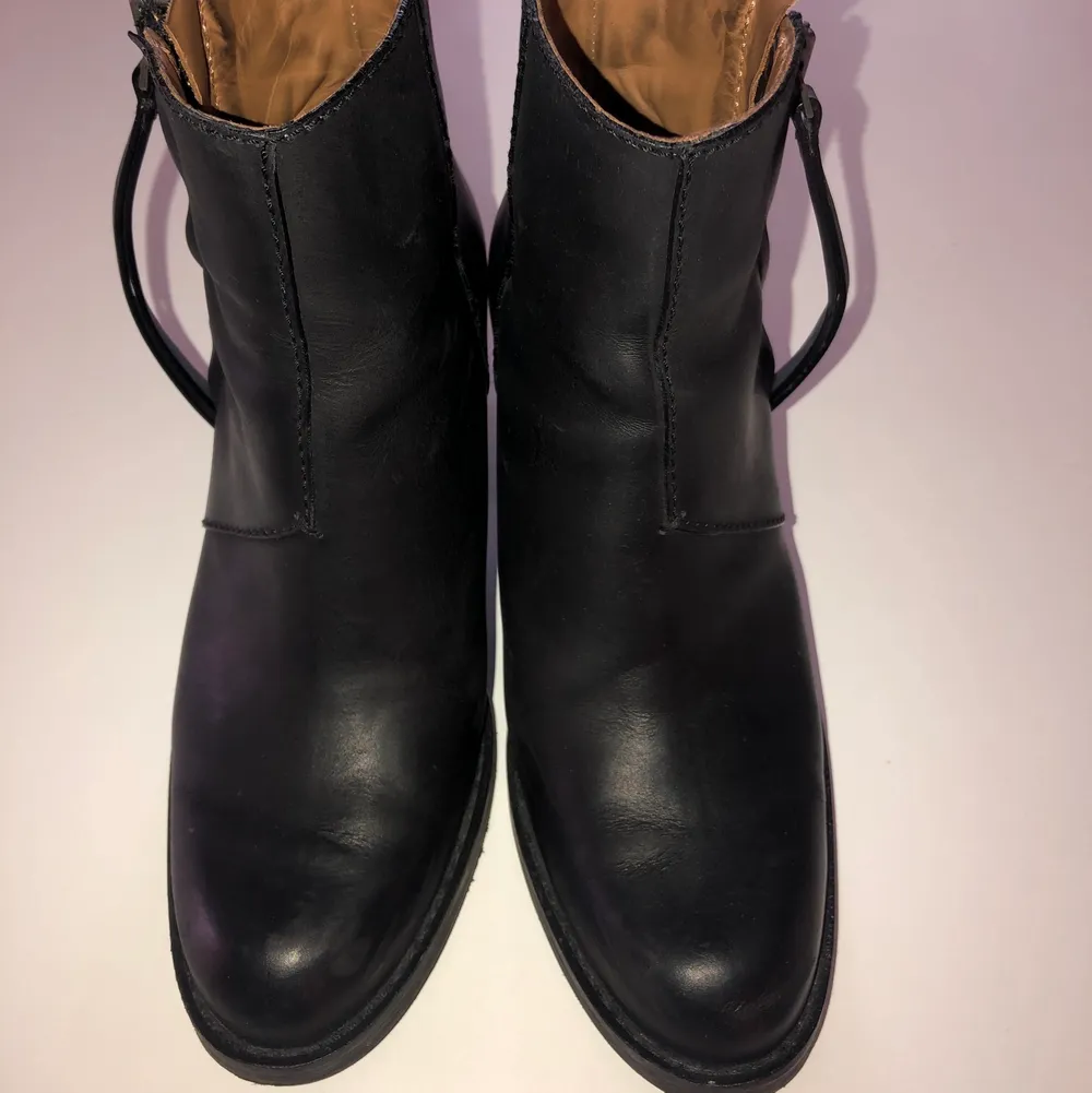 Acne Studios Leather Ankle Boots, svarta, storlek 37. Sparsamt använda i gott skick. . Skor.