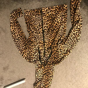 Gina tricot - Hoddie från Gina tricot som aldrig är andvänd, super mjuk och len i materialet.