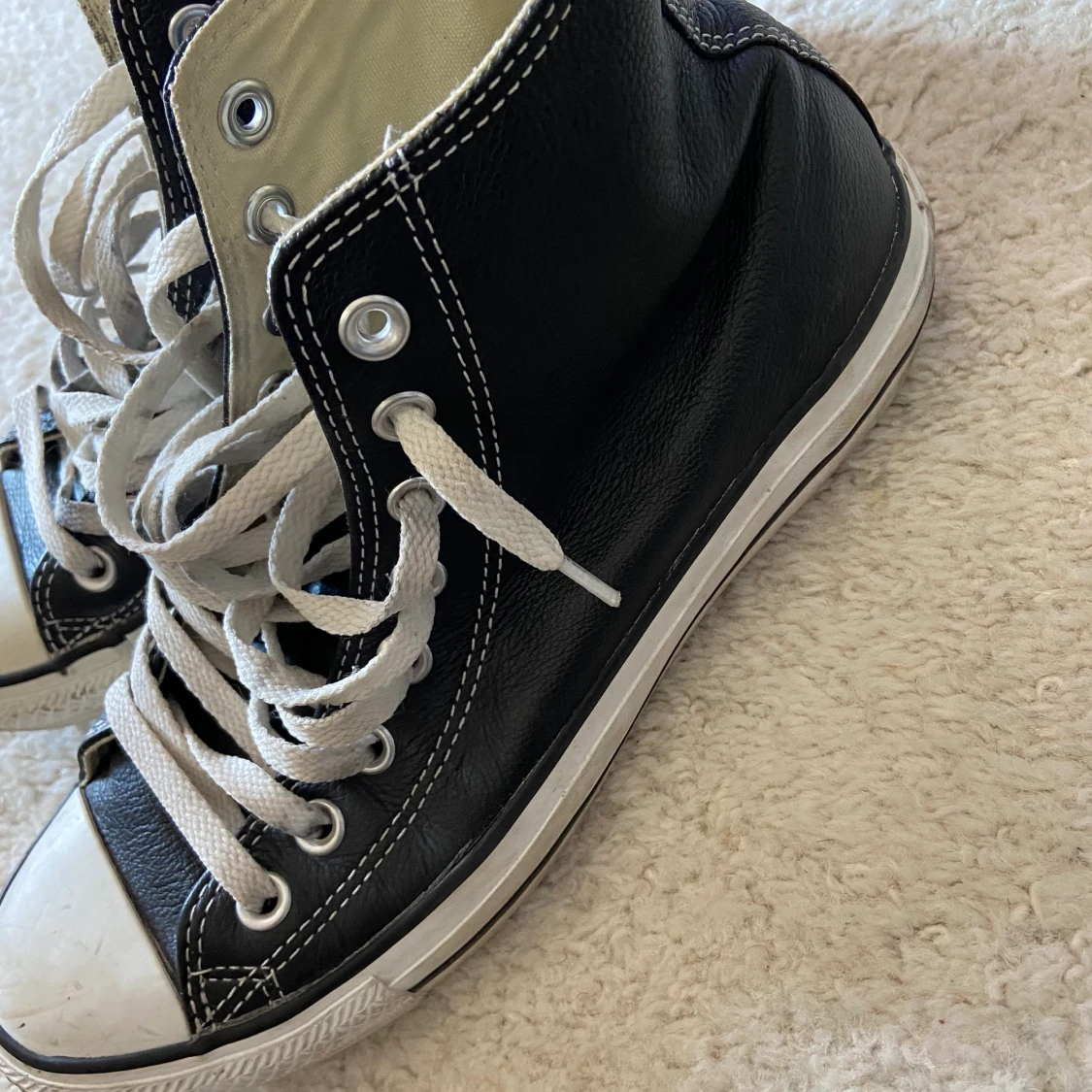 Svarta converse skor i läder  - 90