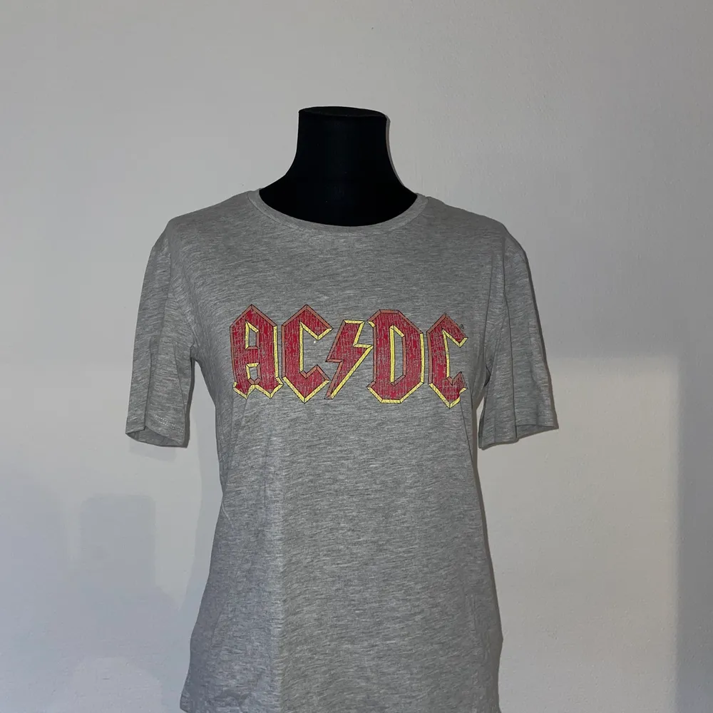 ACDC t-shirt, aldrig använd. T-shirts.