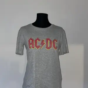 ACDC t-shirt, aldrig använd