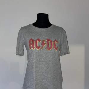ACDC T-shirt - ACDC t-shirt, aldrig använd