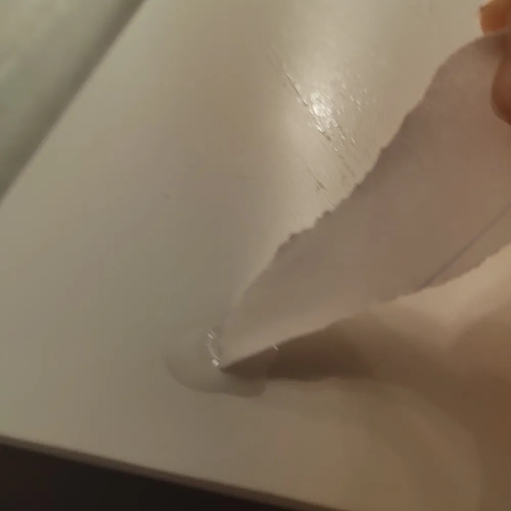 Det är en vatten droppe somör papper tät men har tyvärr alldrig kommit till användning;). Klänningar.