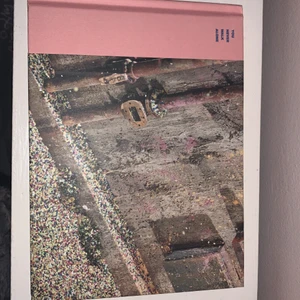 Bts you never walk alone album  - Jag säljer Bts you never walk alone album för 85kr. Skivan finns inte med , jag fick den utan Skiva annars är den i bra skick.