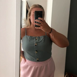 Gina Tricot topp - Topp från Gina Tricot, strl 42 men passar M-Xl