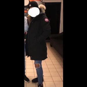 Canada goose shellburne - Modell: shellburne    Alla lappar även kvitto följs med! Jackan är i storlek S 