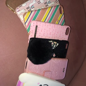 Jättefina olika färgglada skal  - Färgglada jättebra och fina skal för en iPhone 7 förutom de som är längst ut som är för en iPhone 6