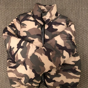 Hm - Jacka från hm. Som ny, nästan aldrig använd. Frakt till kommer