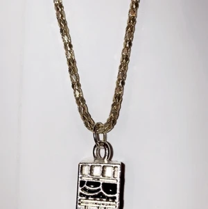 Halsband  - Guld färgad och silver färgad halsband från Saudiarabien. Separata. Välj den färgen du vill ha. Inte äkta guld/silver 